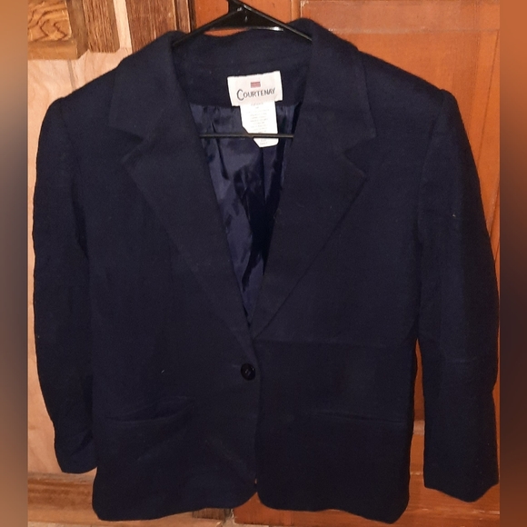 Courtenay Jackets & Blazers - COURTENAY blazer size 6P